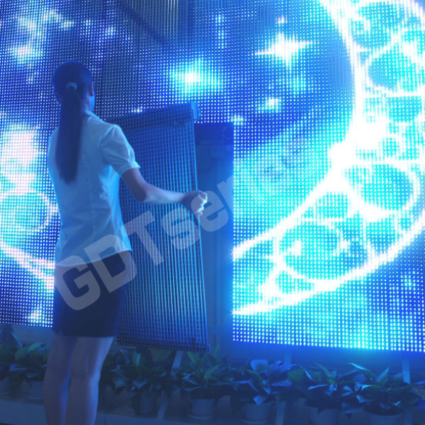 前面から取り外し可能